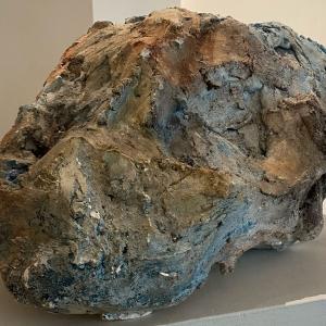 Testa 04, 2023, Gesso, rete di ferro e stracci di cotone, dipinta a olio, 30x30x40cm